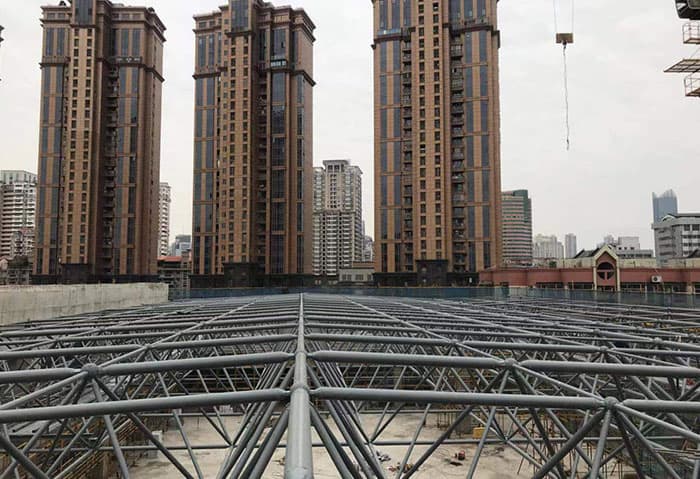 石狮螺栓球网架结构